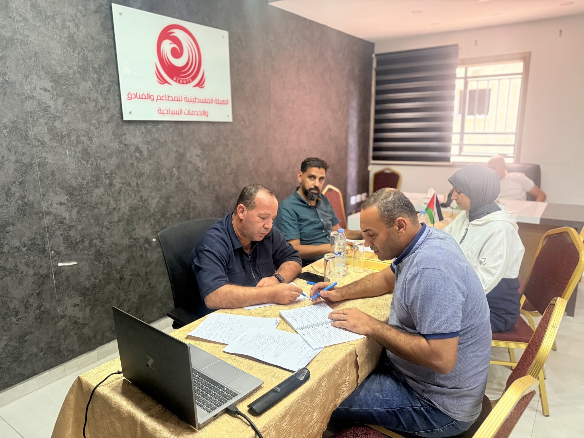 هيئة المطاعم والفنادق تبحث مع مستشاري المعهد الأوروبي للسلام دعم تعافي القطاع السياحي وتمكين منشآته