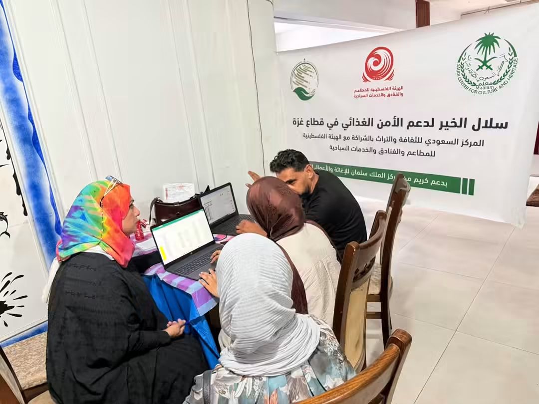 بدعم مركز الملك سلمان للاغاثة والاعمال الانسانية سلال الخير» تصل إلى العاملين في القطاع السياحي بشراكة بين المركز السعودي وهيئة المطاعم والفنادق